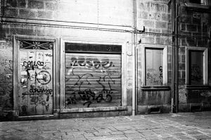 How Anti-Graffiti Commercial Window Tinting Works