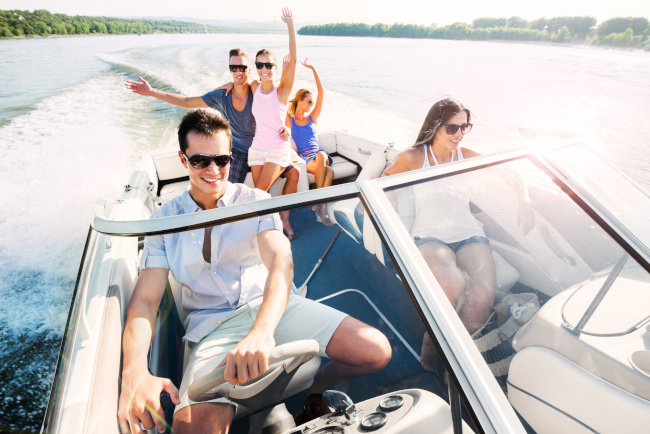 Why You Need a Boat Window Tint Service
